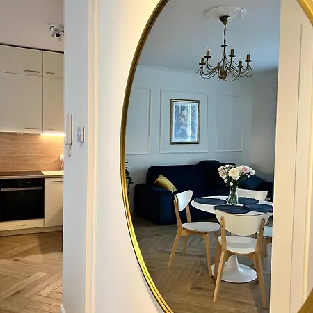 Atrium - Old Town Luxury - By Upstairs דירה