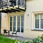 Atrium - Old Town Luxury - By Upstairs *