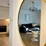 Atrium - Old Town Luxury - By Upstairs Appartement