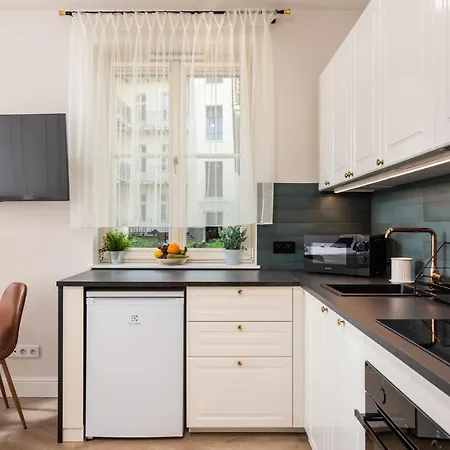 Atrium - Old Town Luxury - By Upstairs Apartman