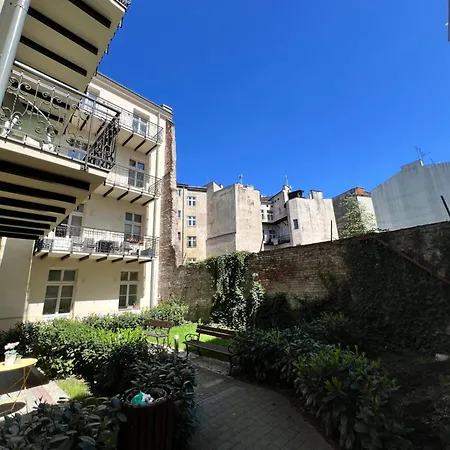 Atrium - Old Town Luxury - By Upstairs Apartment *