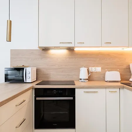 Atrium - Old Town Luxury - By Upstairs Apartmán