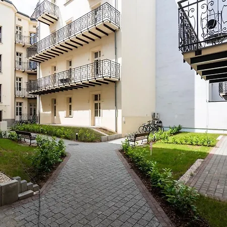 Atrium - Old Town Luxury - By Upstairs