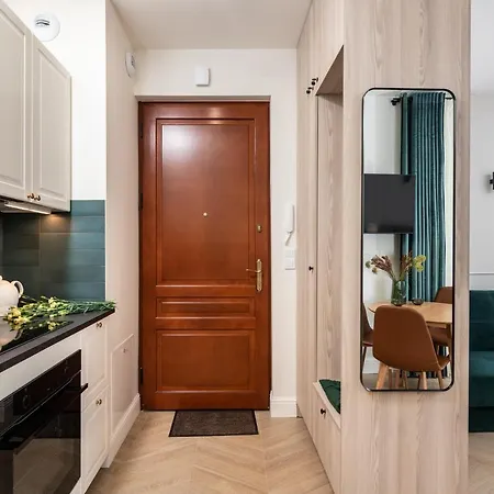 Atrium - Old Town Luxury - By Upstairs 아파트 *