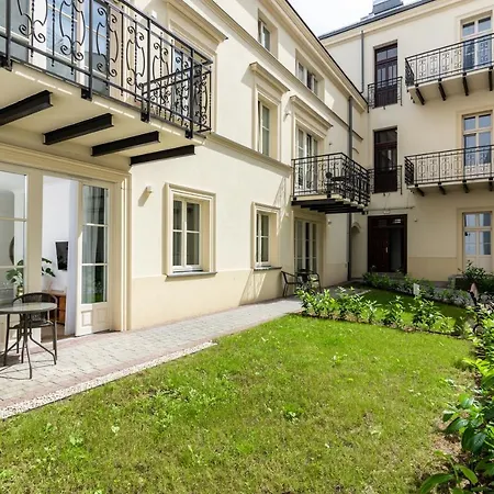 Atrium - Old Town Luxury - By Upstairs 아파트 *