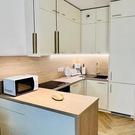 Atrium - Old Town Luxury - By Upstairs 아파트