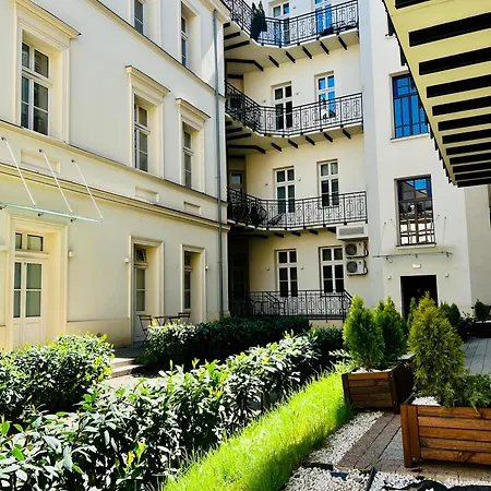 Atrium - Old Town Luxury - By Upstairs 아파트 *