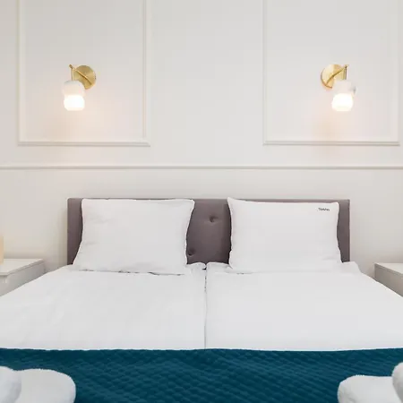Atrium - Old Town Luxury - By Upstairs *