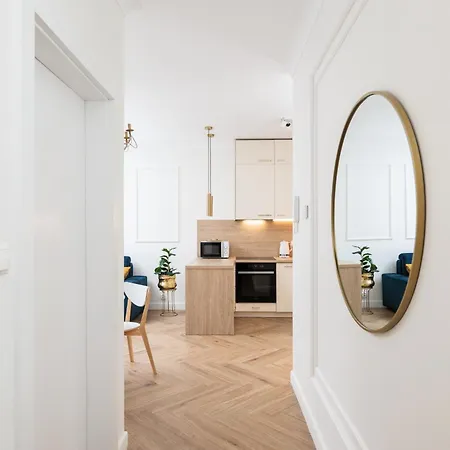 Atrium - Old Town Luxury - By Upstairs